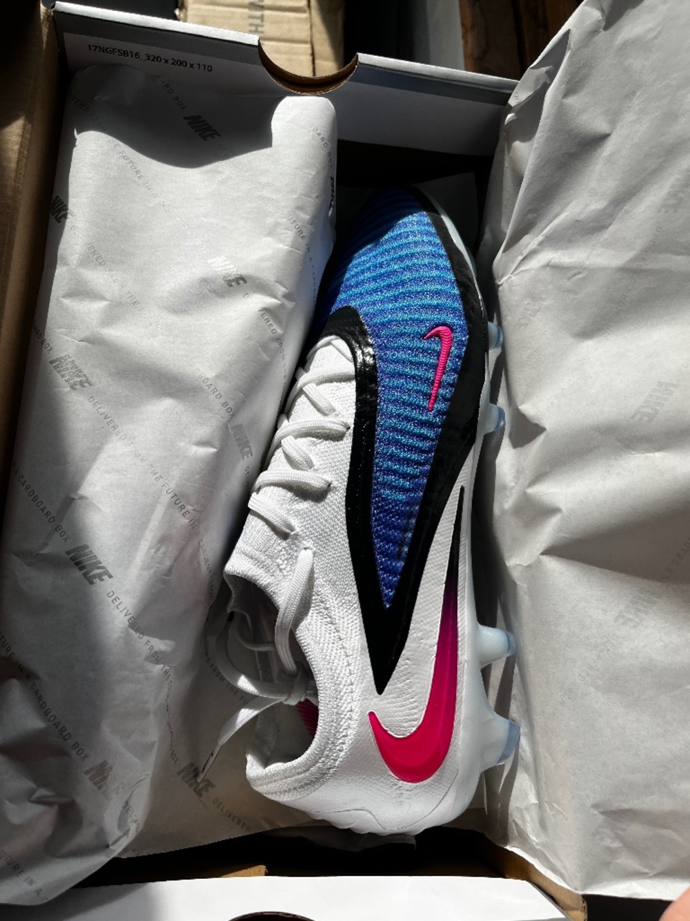New in Box: Nike Phantom 6 Low Elite: Soccer Cleats